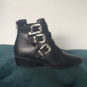 Steve Madden boots... Size 6.5